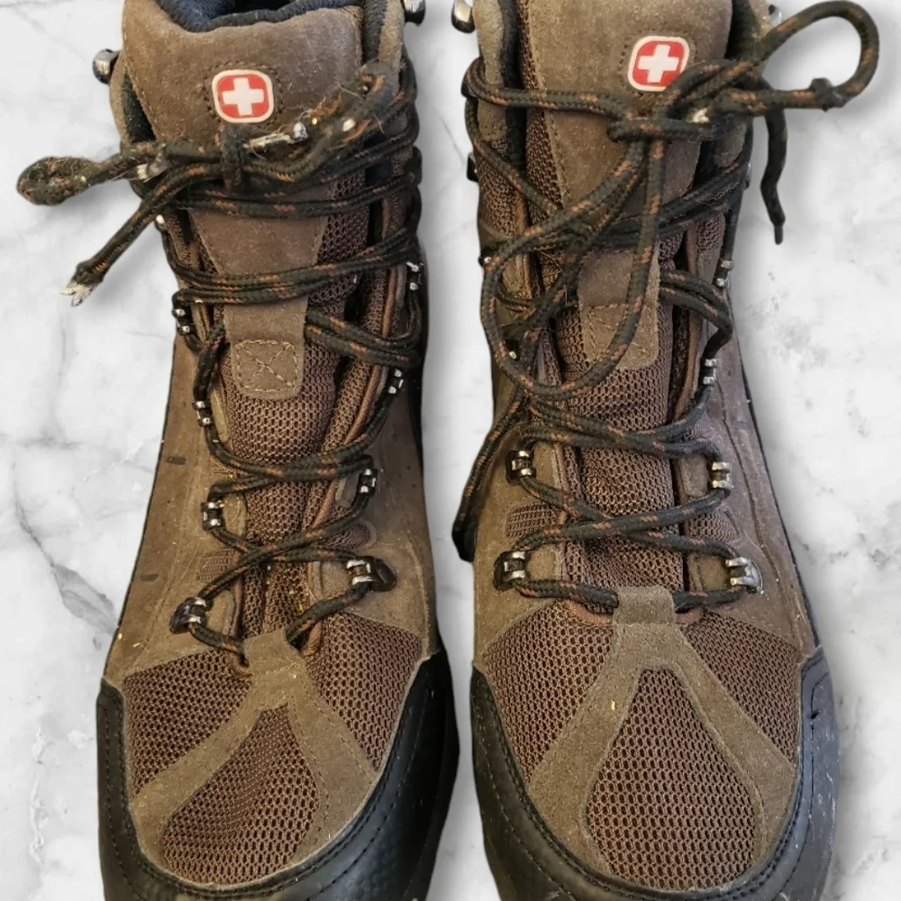 Swiss Gear Hiking Boots in Brown Size 13